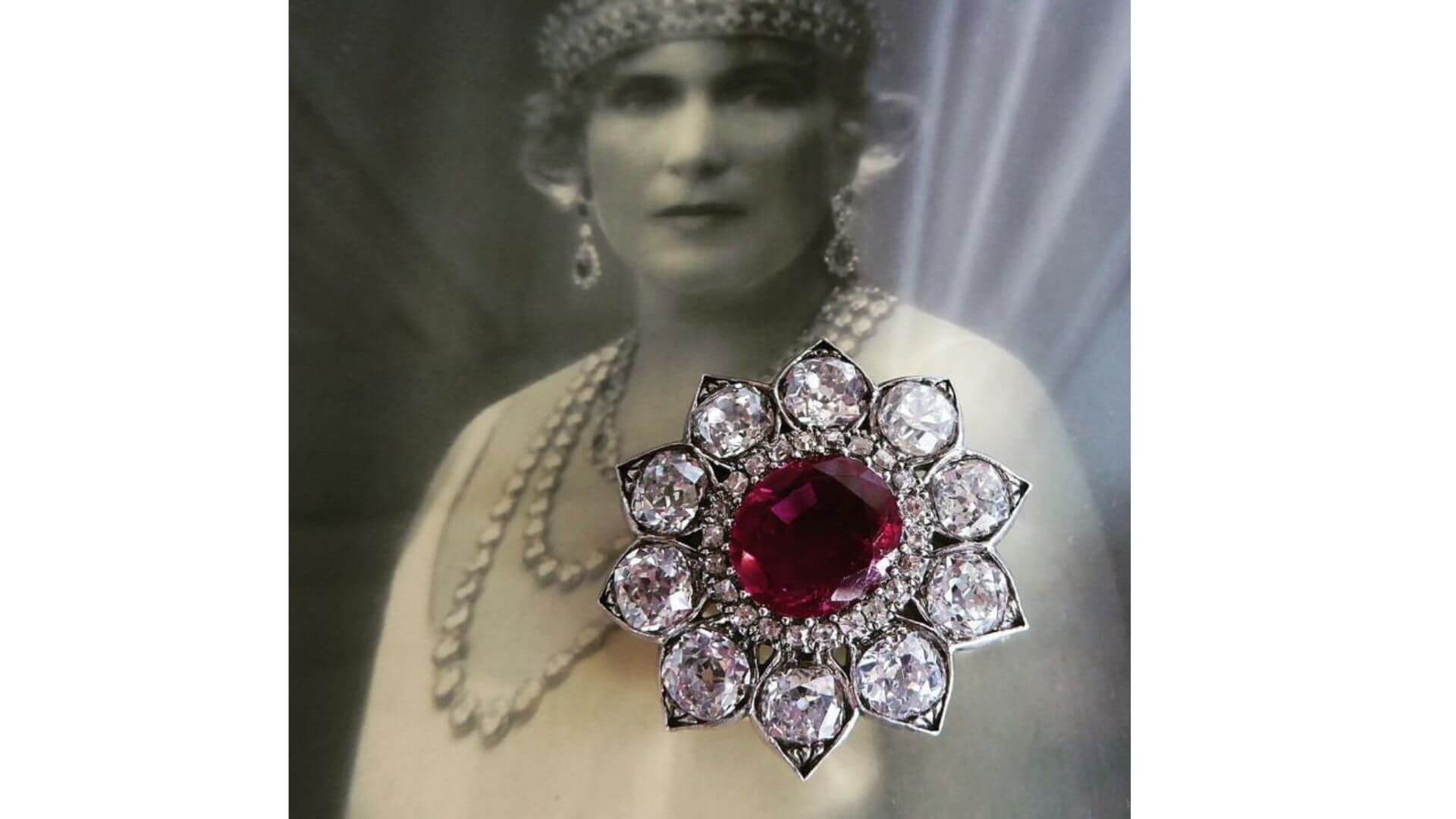 Temmuz Ayı Doğum Taşı Yakut