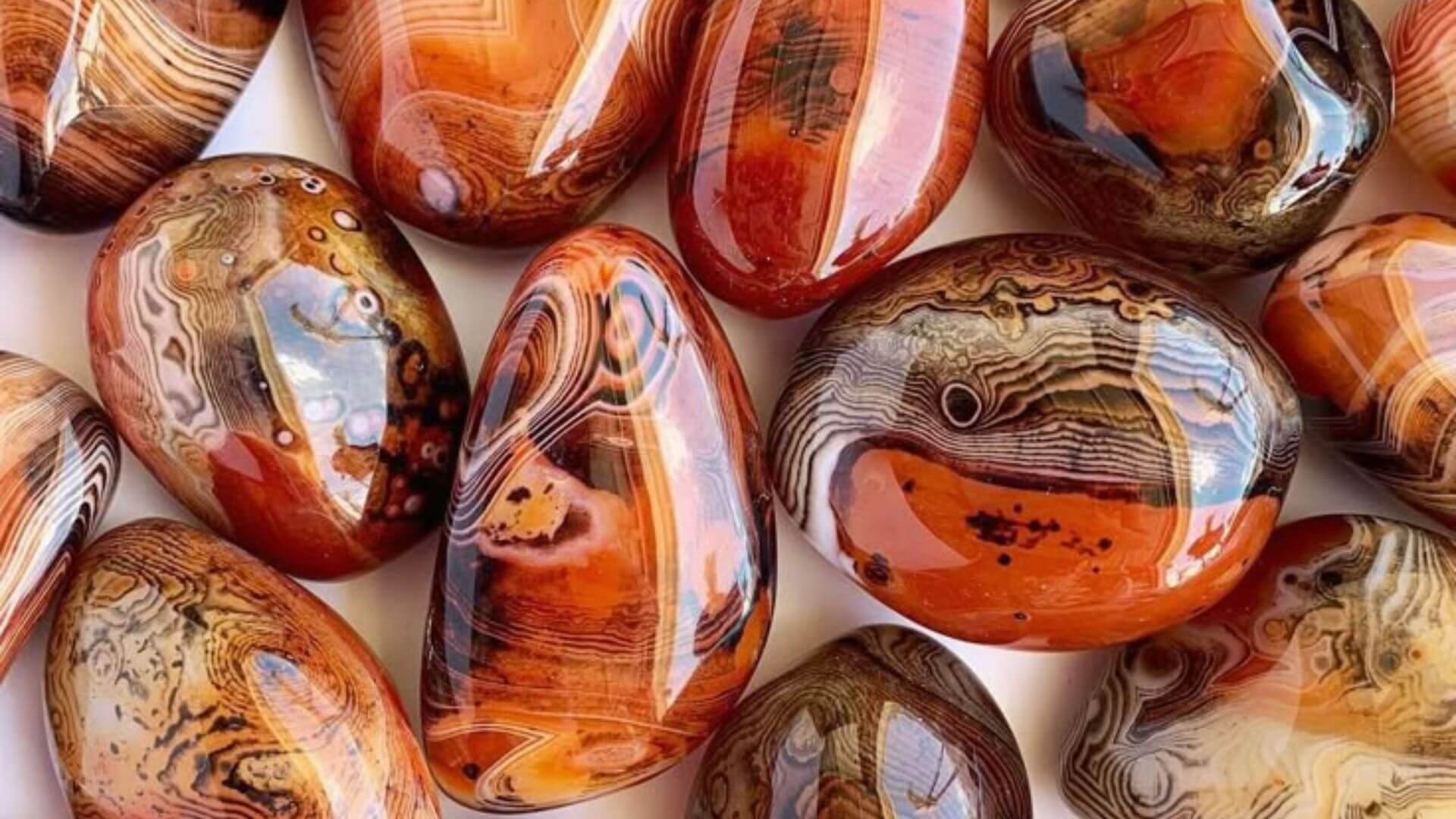 Ağustos Ayı Doğum Taşları Peridot, Spinel ve Sardonyx
