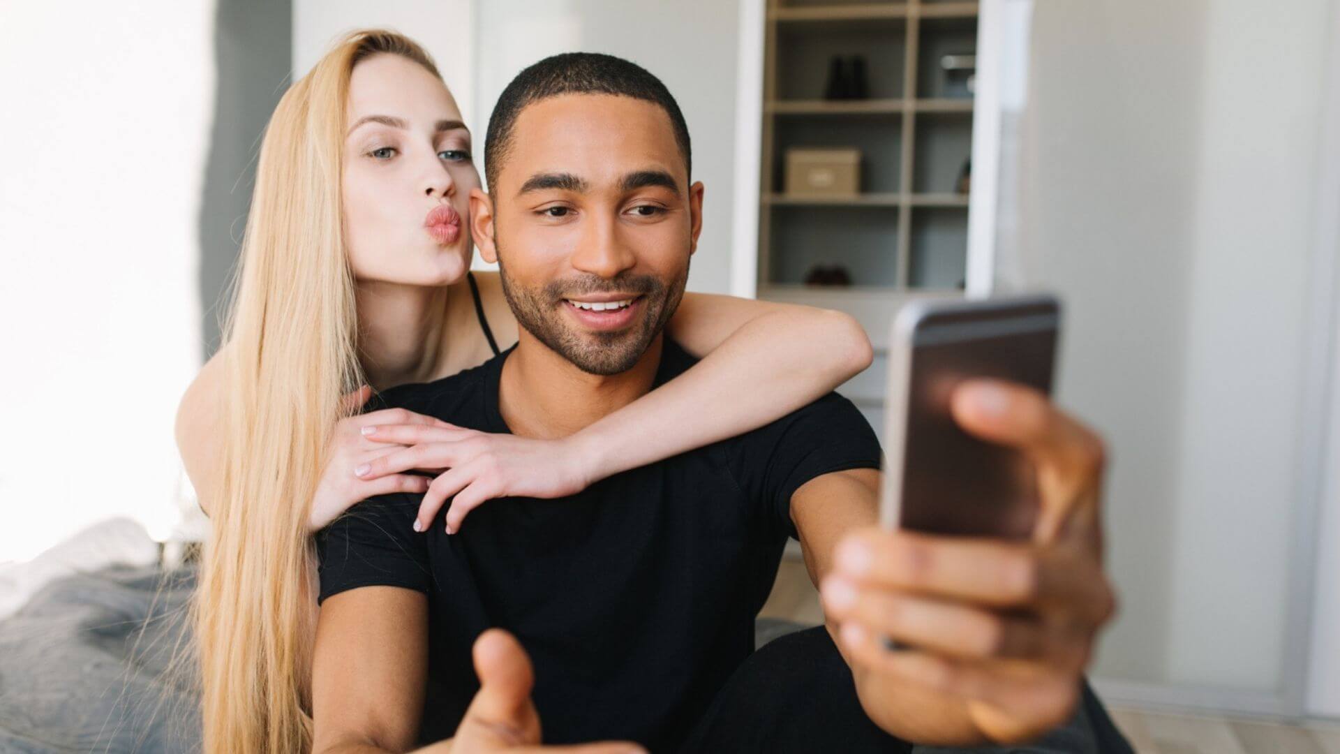 Tinder ve Flört Uygulamaları - Yalnız Ve Korkutucu Dünya