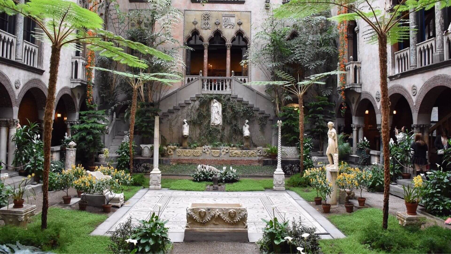 Boston’daki Isabella Stewart Gardner Müzesi’nden on üç başyapıt çalındı. Ve bu hırsızlık, sanat dünyasının en gizemli olayı olarak kaldı.