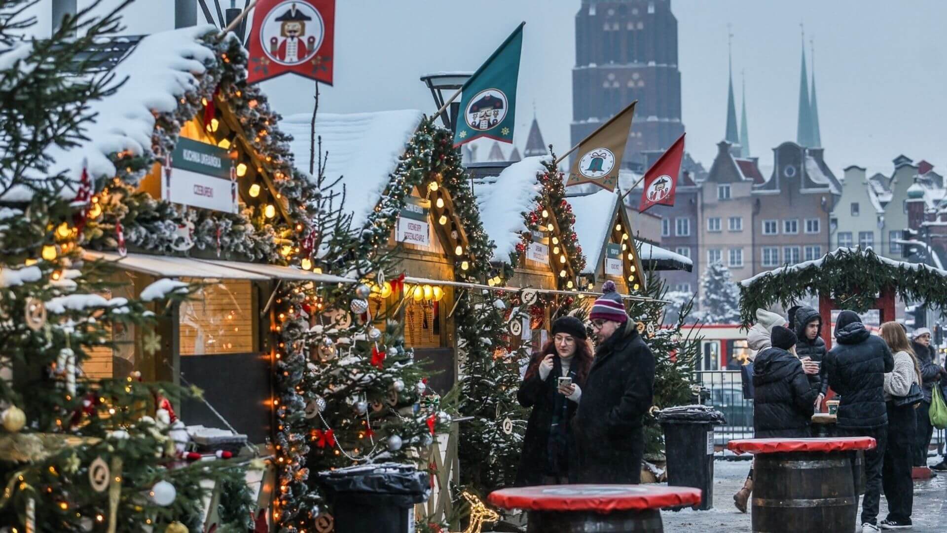 Polonya’nın Baltık kıyısındaki Gdańsk şehri, kış pazarları ve şenlikli atmosferiyle övgü alıyor.