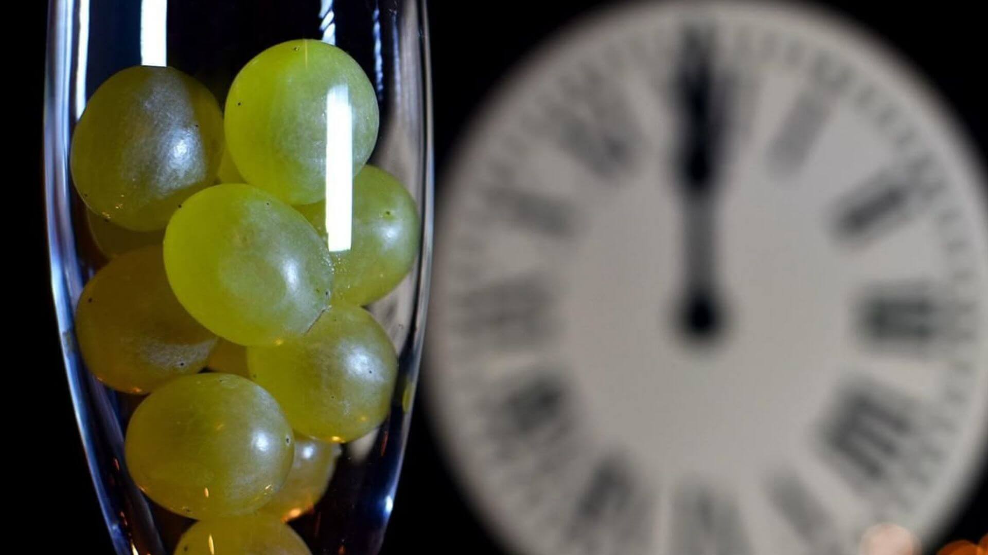 Yılbaşı Gece Yarısı 12 Üzüm Yemek