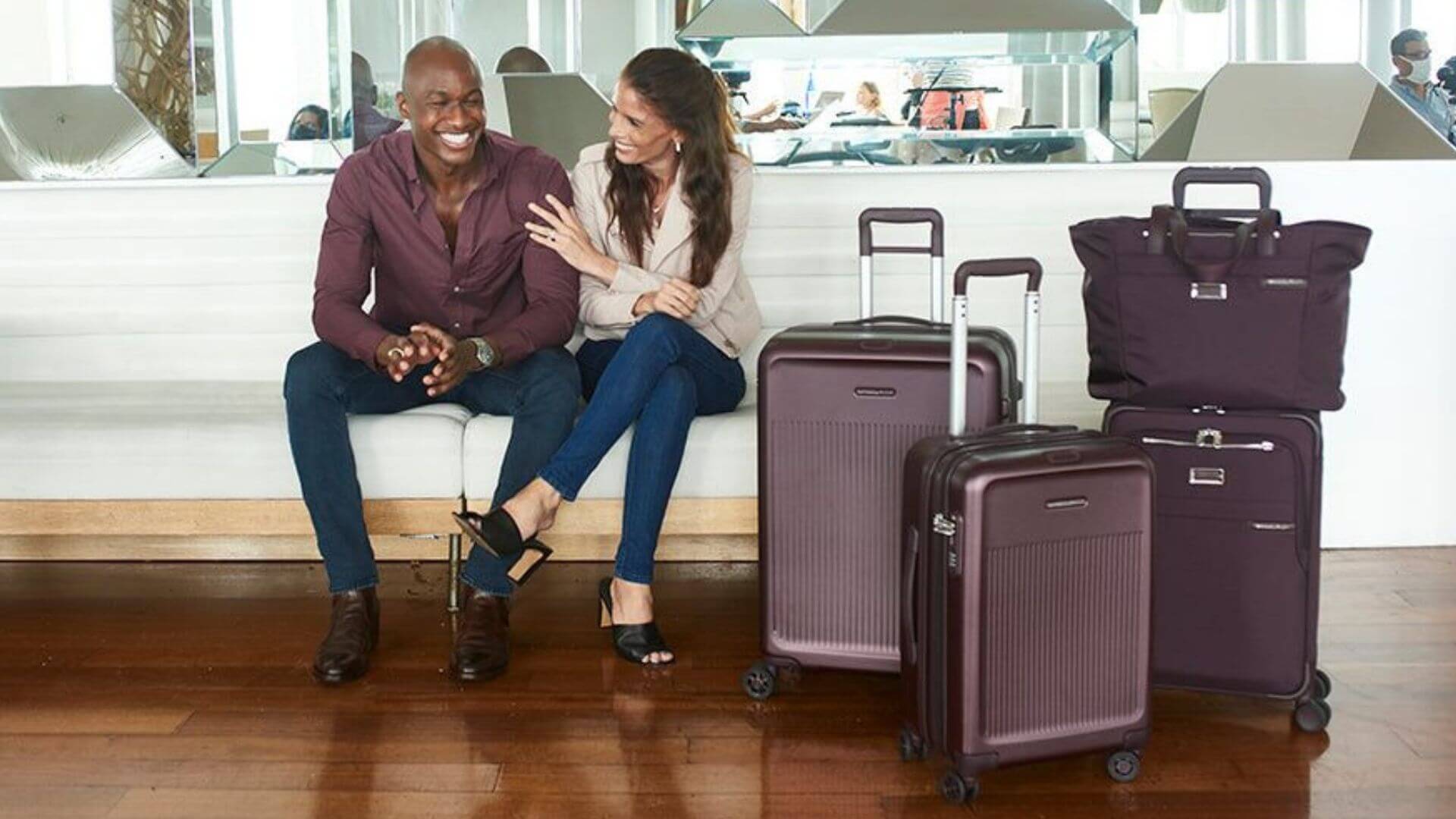 Briggs and Riley valiz, tek dokunuşla çalışan CX genişletme sistemi sayesinde 122 litreye kadar kapasite sunar