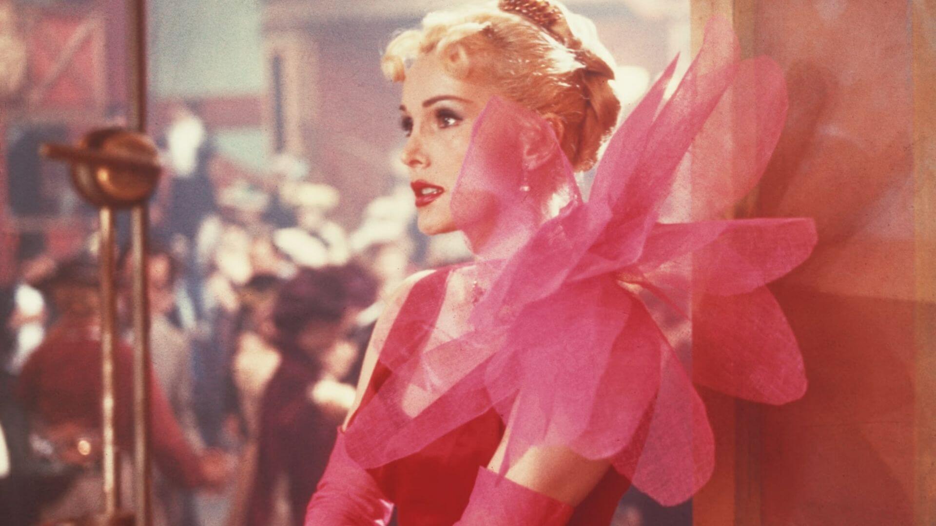 Elsa Schiaparelli’nin 1939 Yaz Koleksiyonundan “Şaşırtıcı Pembe” (Shocking Pink)