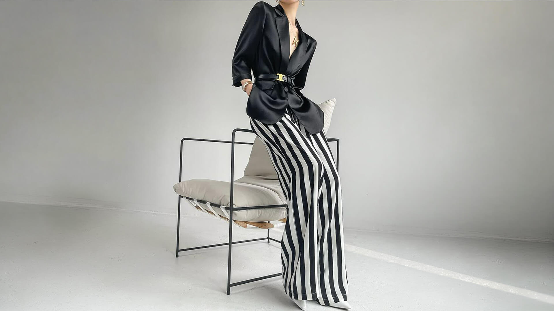 Çizgili Pantolon Nasıl Kombinlenir? 2026 Moda Trendleri ve Stil Önerileri