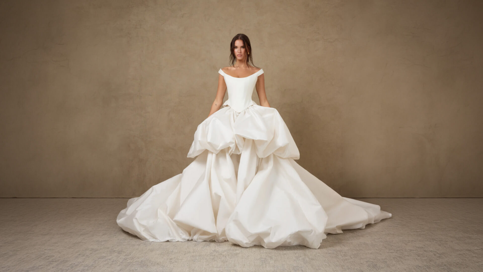 New York Bridal Fashion Week 2026 Gelinlik Trendleri: Podyumdan Seçilen En İyi Koleksiyonlar