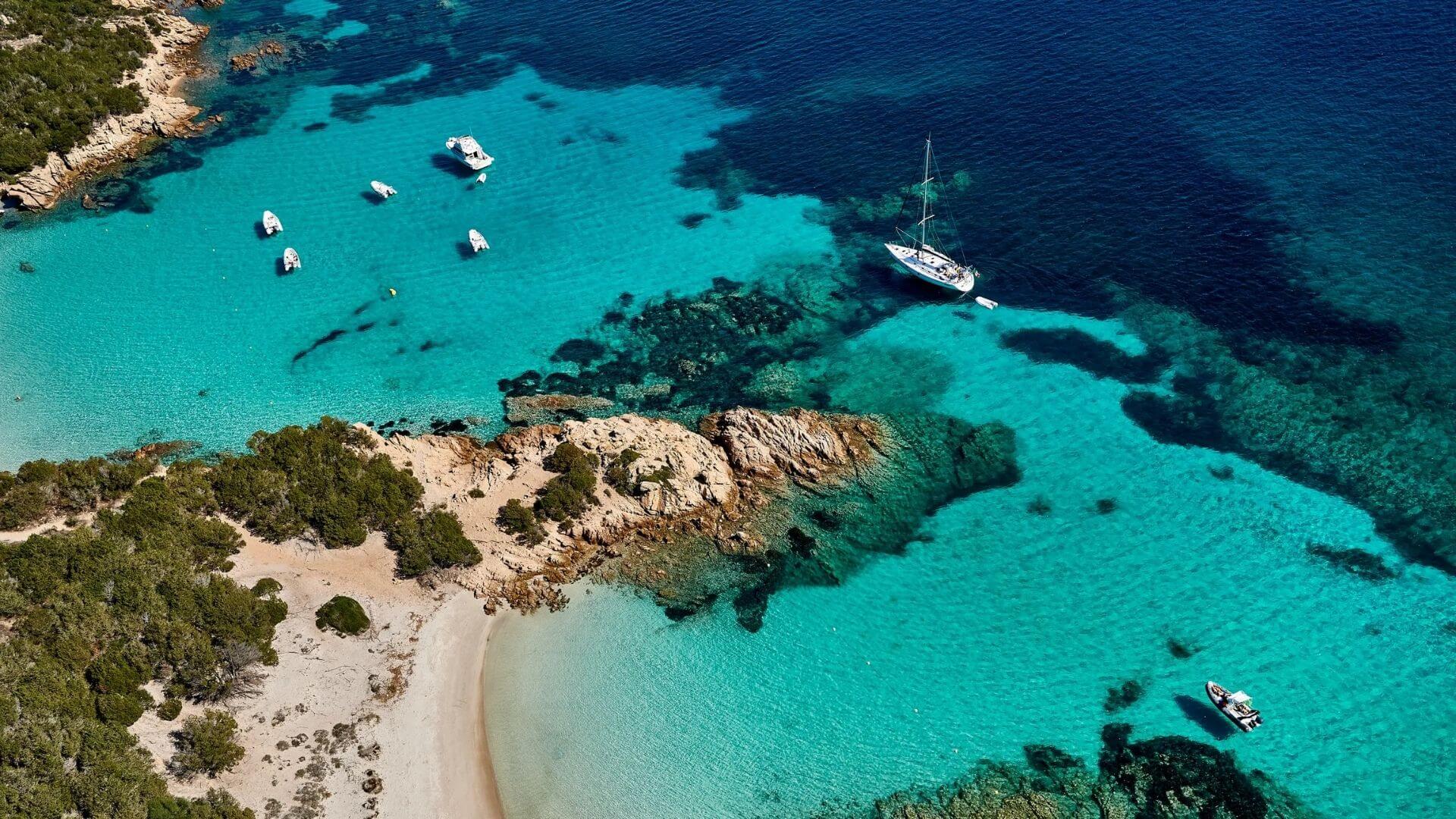 Deniz, Güneş ve Eğlencenin Buluştuğu En İyi Tatil Yerleri, Bodrum'dan Mykonos'a, Marmaris'ten Ibiza'ya: deniz, güneş ve eğlenceyi bir arada arayanlar için Türkiye'den ve dünyadan en popüler 10 tatil yeri.