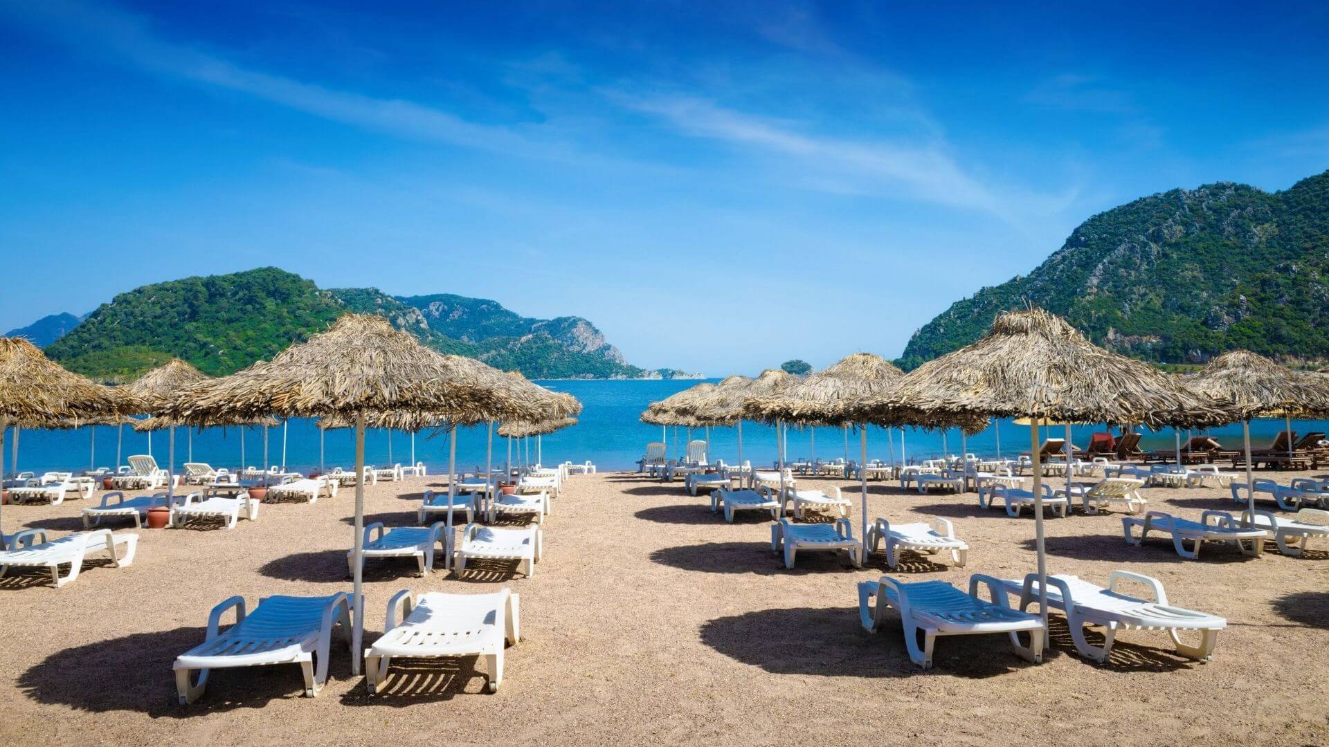 Deniz, Güneş ve Eğlencenin Buluştuğu En İyi Tatil Yerleri, Bodrum'dan Mykonos'a, Marmaris'ten Ibiza'ya: deniz, güneş ve eğlenceyi bir arada arayanlar için Türkiye'den ve dünyadan en popüler 10 tatil yeri.
